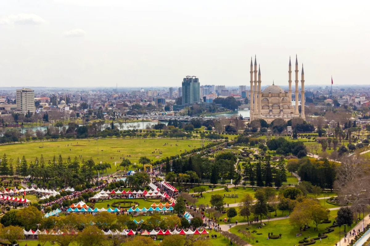 Adana web tasarım – Adana Sabancı Merkez Camii ve Merkez Park havadan görünüm