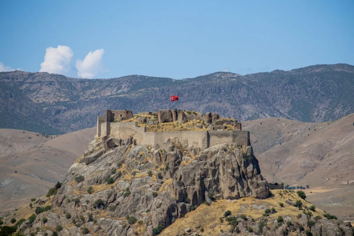 Tunceli web tasarım – Tunceli Pertek Kalesi