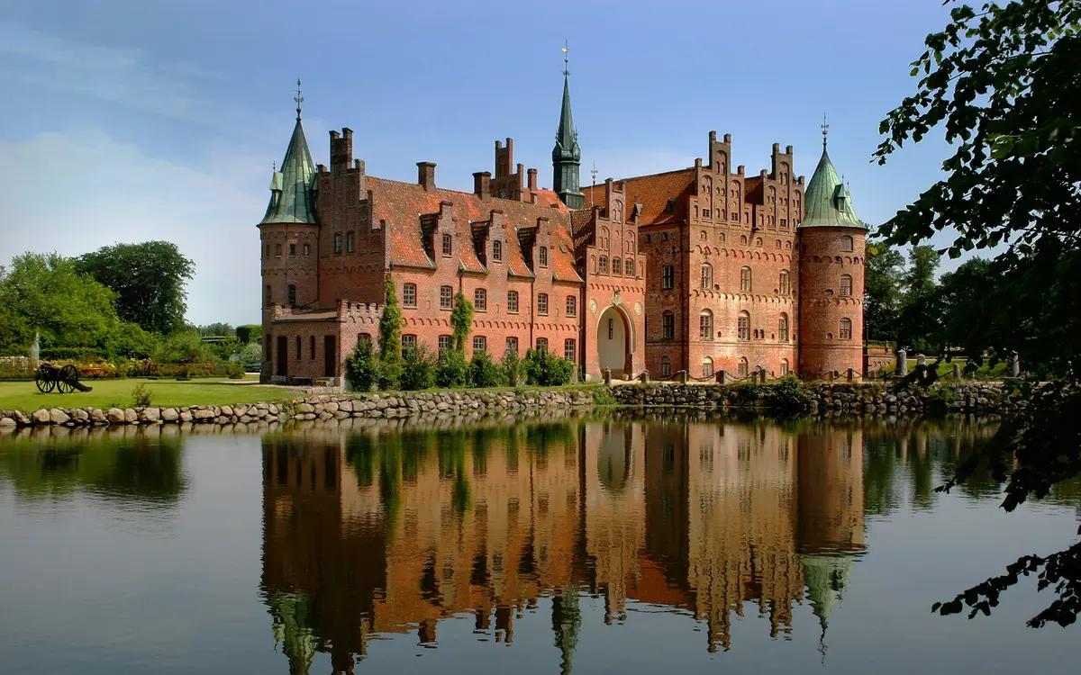 Web design in Denmark: Egeskov Castle, Denmark