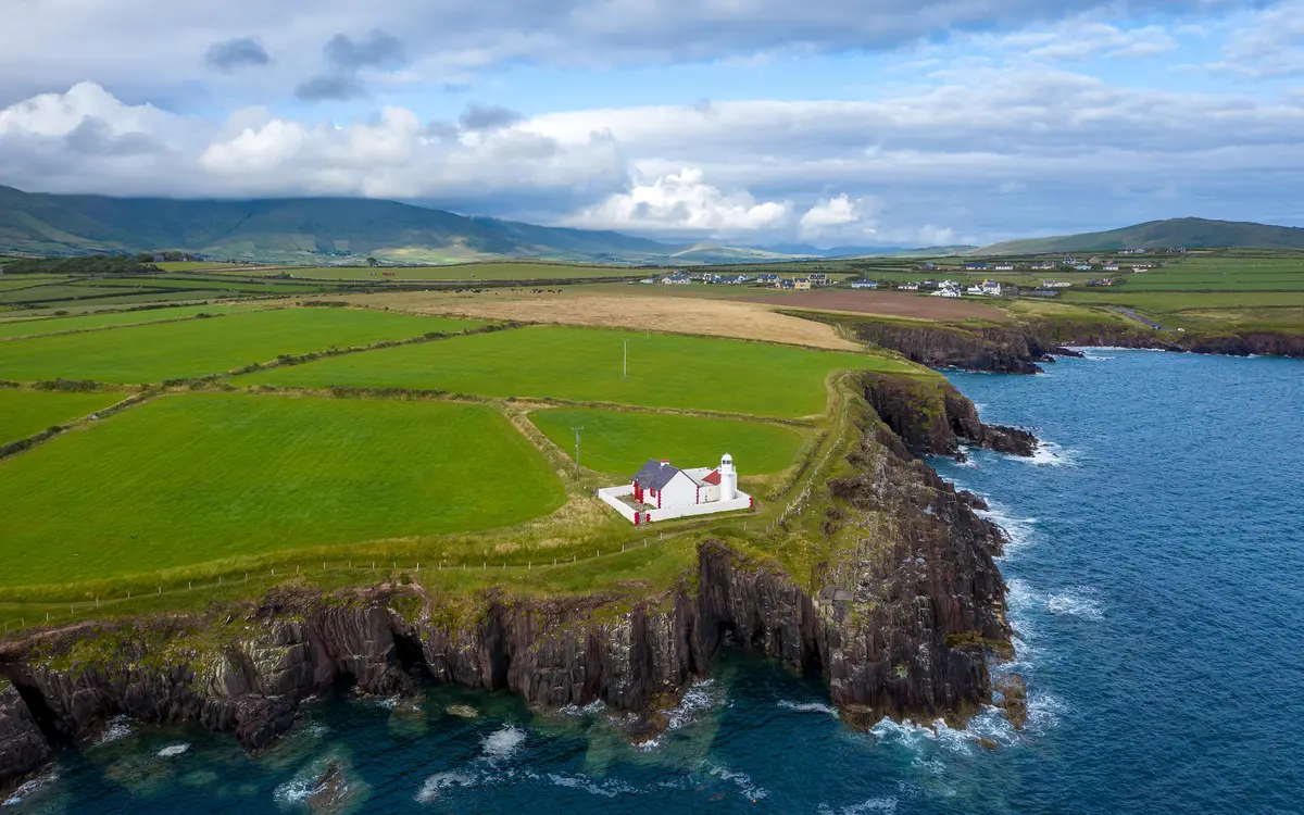 Web design in Ireland: Dingle Lighthouse, at the entrance of Dingle Bay
