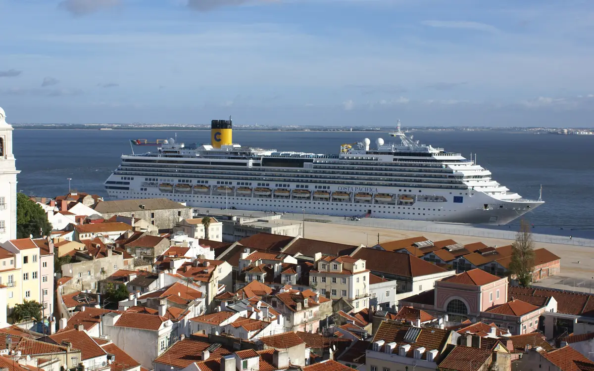 Web design in Lisbon: Costa Pacifica moored in Lisbon