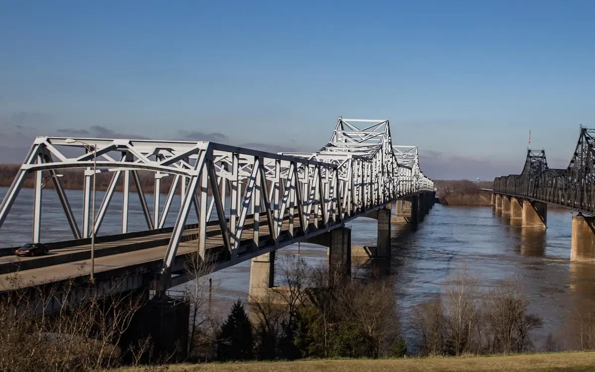 Web design in Mississippi: Mississippi River Bridge in Vicksburg, Mississippi