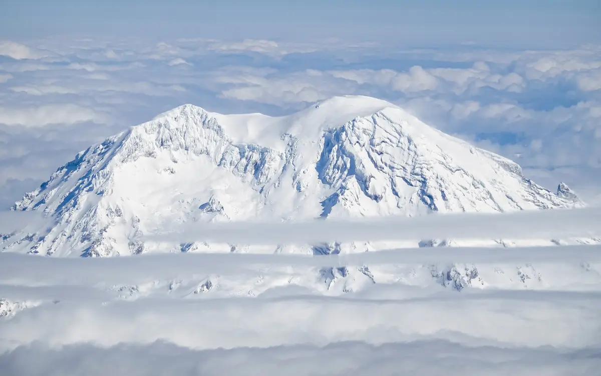 Web design in Washington: Aerial view of Mt Rainier from the west, AA4874 SEA-LAX, Washington, USA